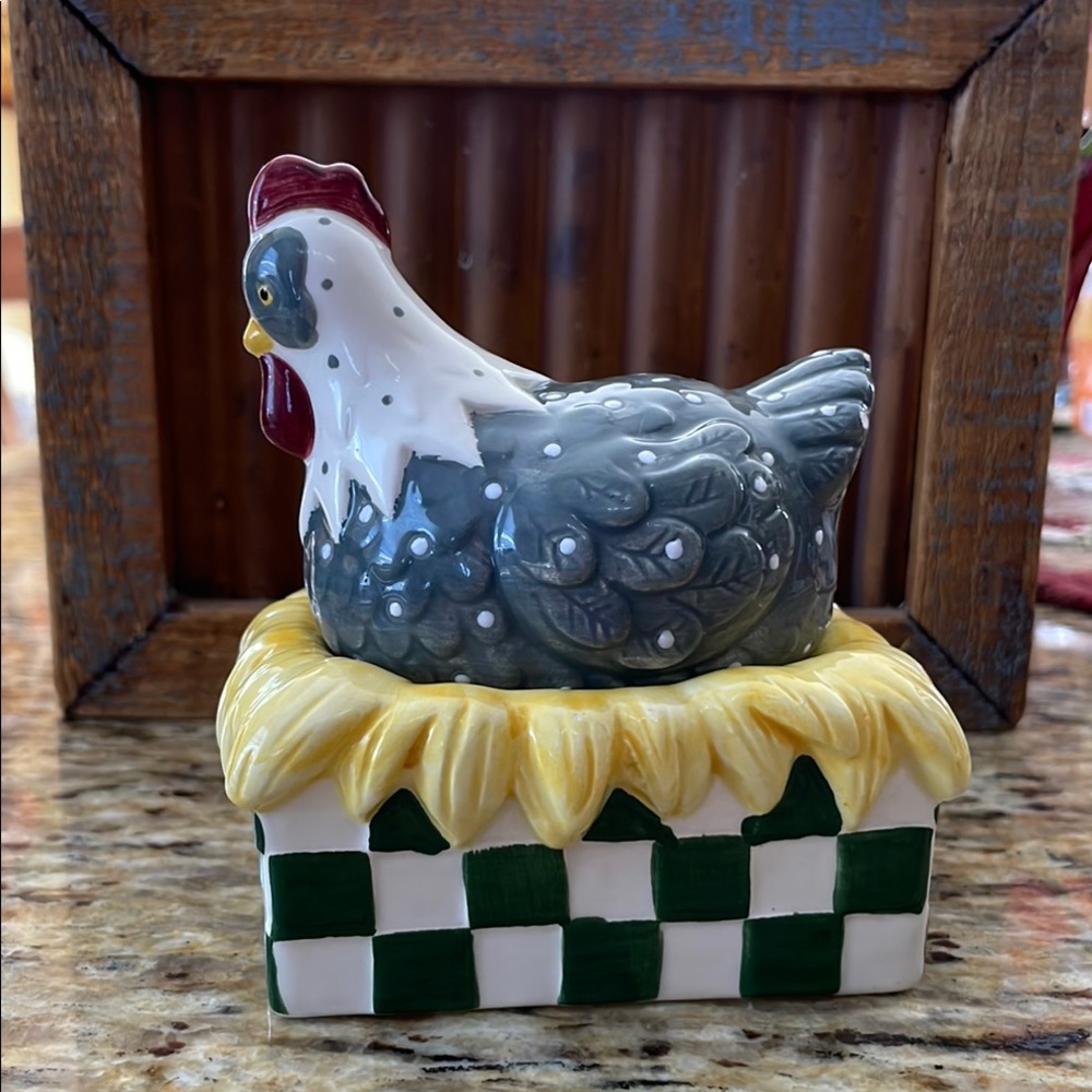 🌎 Vintage Salt and Pepper Chicken On Nest  Laying Hen With Eggs Cooks Club